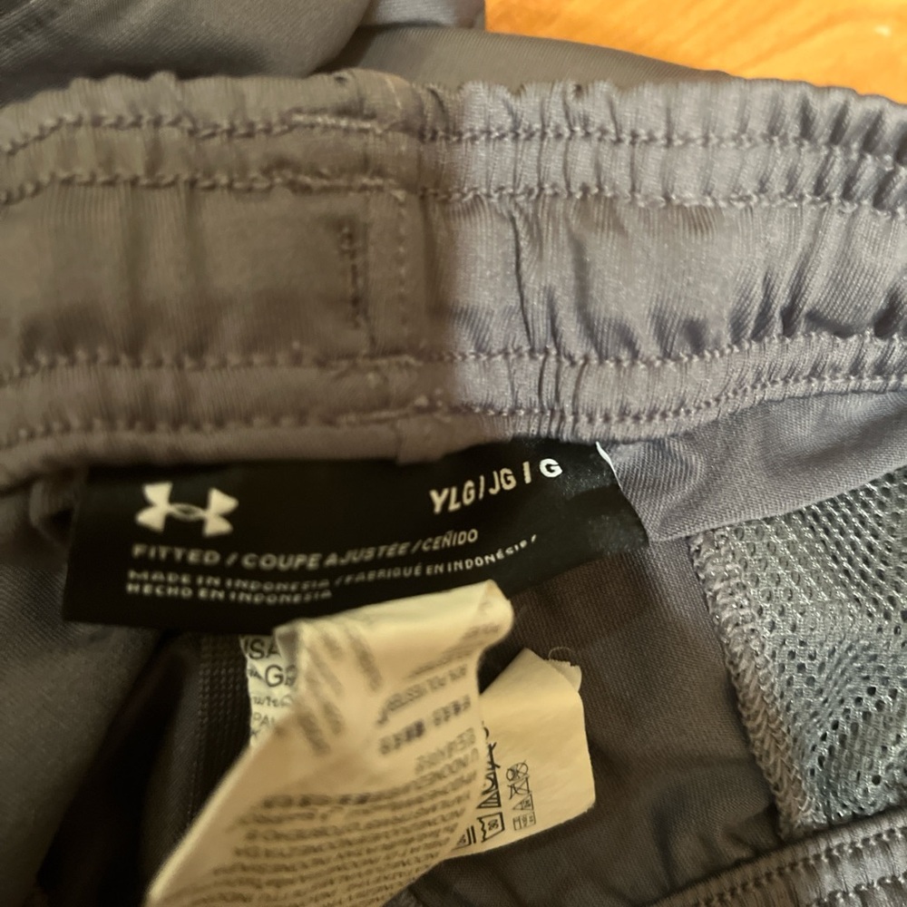 Youth boys, large, Under Armour fitted sweatpants with zipper legs